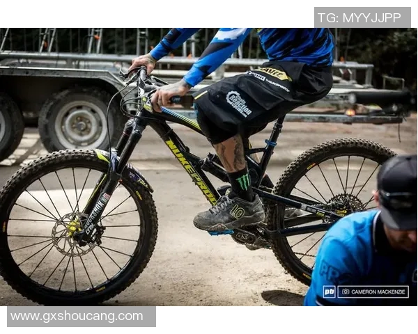 足球黑科技加速赛场进化智能训练系统与数据分析创新应用全景解析 足球黑科技加速赛场进化智能训练系统与数据分析创新应用全景解析